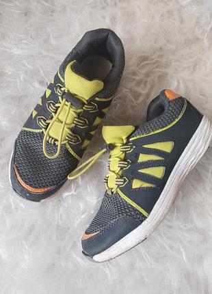 Гарні кросівки унісекс, устілка 20 см.