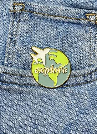 Значок / пін металевий  літак та планета