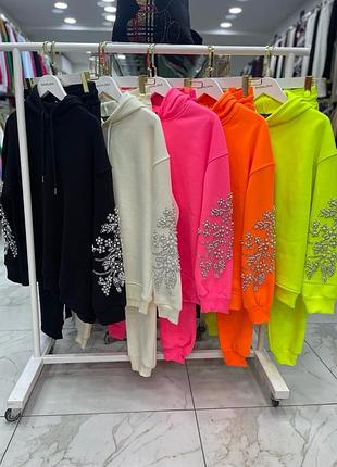 Нереально красивенные теплые костюмы,неон, турция,рукавка жемчуг,стразы.