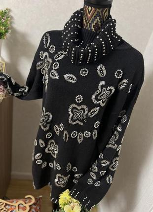 Эффектный удлинённый свитер обшиты бисером в цветы2 фото