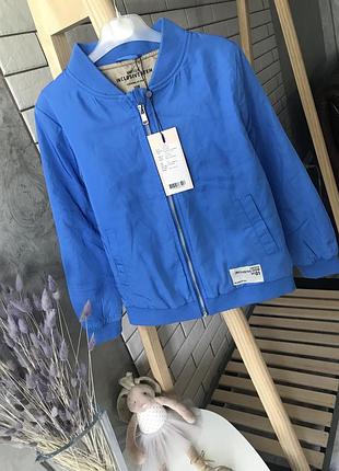 Класна куртка бомбер