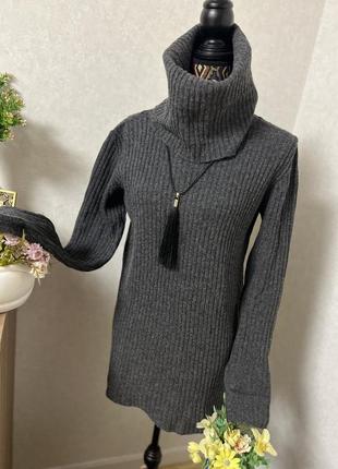 Стильний подовжений  шерстяний светр з горлом в рубчик