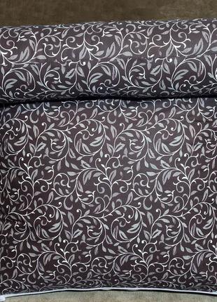 Треугольная подушка с валиком под шею и кармашком, с наволочкой в комплекте.