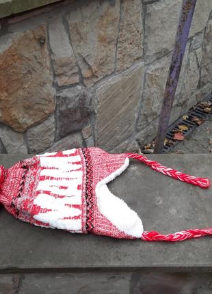 Жіноча зимова шапочка.