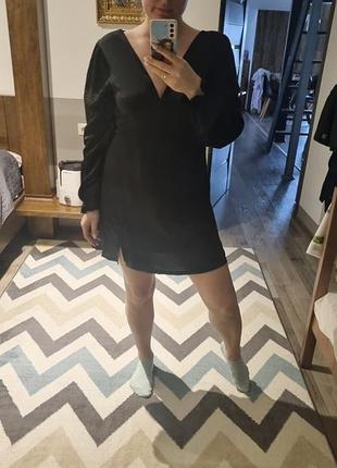 Плаття з розрізом