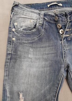 Завужені джинси скінні з потертостями