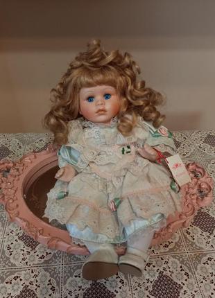 Продам коллекционную куклу с красивыми волосами и лицом