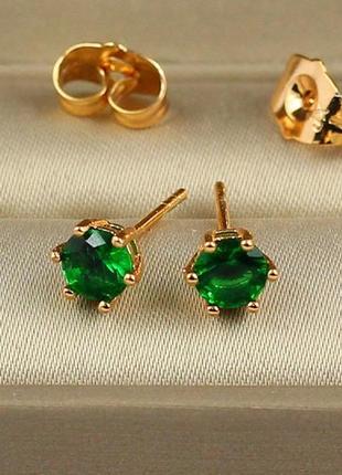 Серьги гвоздики xuping jewelry зеленые камешки 5 мм  золотистые