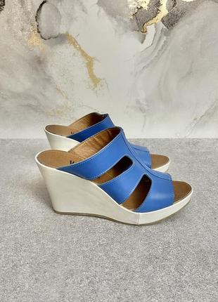 Шкіряні шльопанці на танкетці фірми venezia 37р. італія