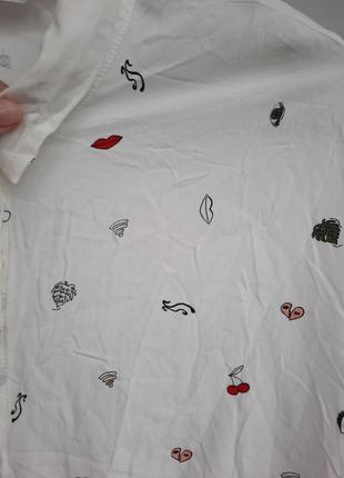 Сорочка, блузка , рубашка біла з вишнями, губами, очами4 фото