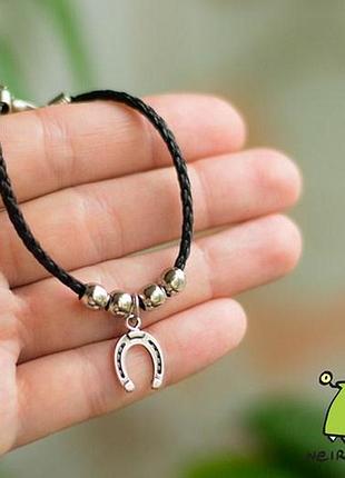 Браслет "черная нить". подкова