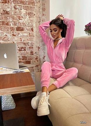 Велюровый комбинезон