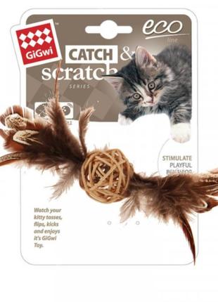 Дразнилка для котов gigwi плетеный мячик с колокольчиком и перьями catch&scratch 13 см