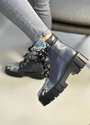 Шикарні черевики з натуральної гладкої шкіри та з тисненням під пітона зимові демисезонні шнурівка9 фото
