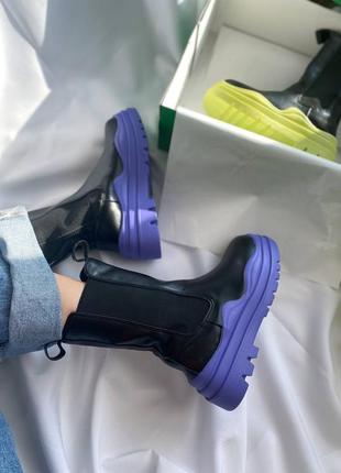 Утеплені жіночі шкіряні чорні з фіолетовим челсі bottega veneta🆕високі черевики3 фото