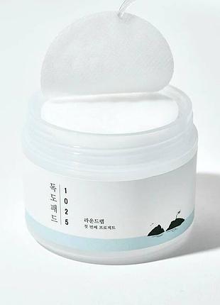 Заспокійливі тонер-педи round lab 1025 dokdo pad 70 шт