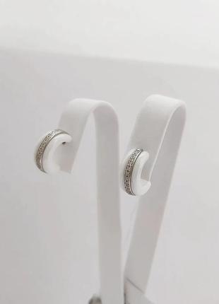 Срібні сережки пусети з білої кераміки та фіанітами  сережки напівколечка з кераміки4 фото