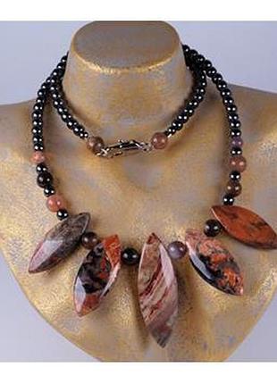 Колье из натуральной яшмы и гематита.