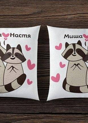 Парні декоративні подушки з принтом "закохані єноти"1 фото