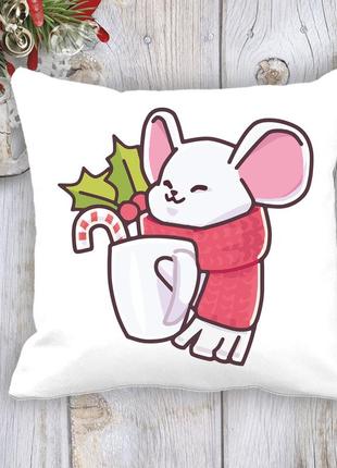 Подушка с новогодним принтом мышонок с чашкой
