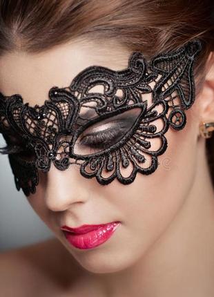 Черная ажурная, кружевная маска на глаза. маска на лицо для карнавалов, вечеринок и фотосессий.