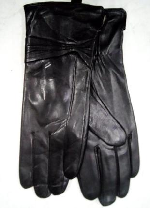 Женские  перчатки из натуральной мягкой кожи цвет черный 6.5