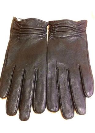 Женские кожаные тёмно коричневые  перчатки с драпировкой 72 фото