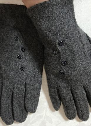Кашемировые одинарные женские серые и бежевые перчатки4 фото