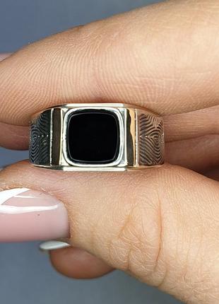 Кольцо серебряное с ониксом "агент" 21 5,39 г