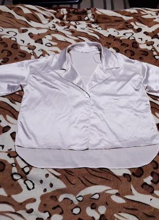 Светло бежевая атласная свободная рубашка оверсайз длинный рукав zara 12/144 фото