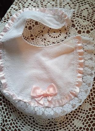 Нарядный слюнявчик.