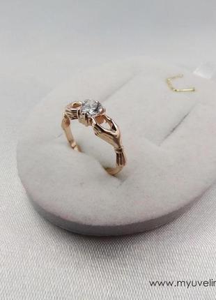 Кольцо сердце в руках 4