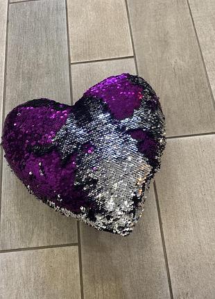 Дуже гарне сердечко в паетках