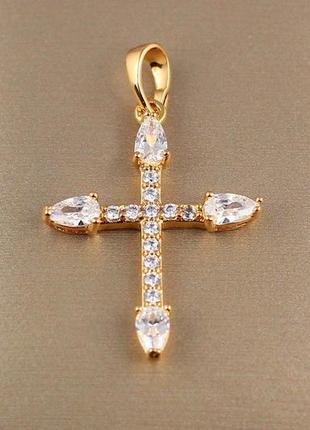 Крестик xuping jewelry с камнями и крупными миндалевидными фианитами 2,5 см золотистый