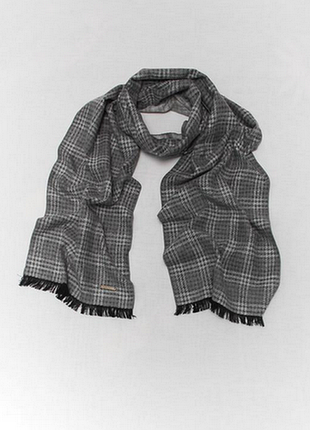 Стильный шарф в гусиную лапку maddison