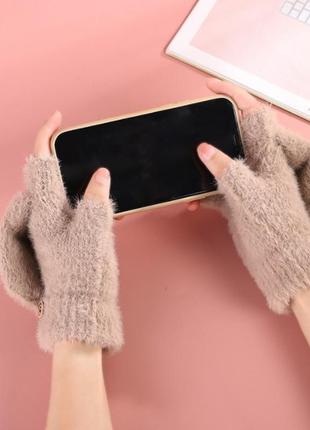 Зимние перчатки без пальцев с сердцем коричневые