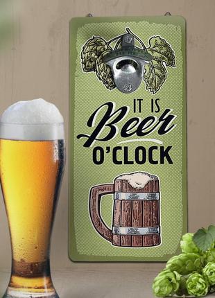 Настенная открывалка для бутылок дерево 32х15см  oit is beer o`clock1 фото