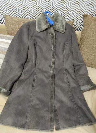 Дуже м'яке ,тепленьке та приємне на дотик пальто.ціна 150 грн.
