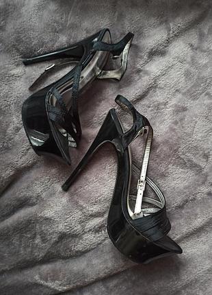 Ефектні босоніжки