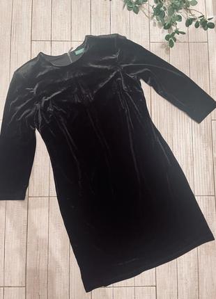 Елегантна оксамитова велюрова вечірня сукня