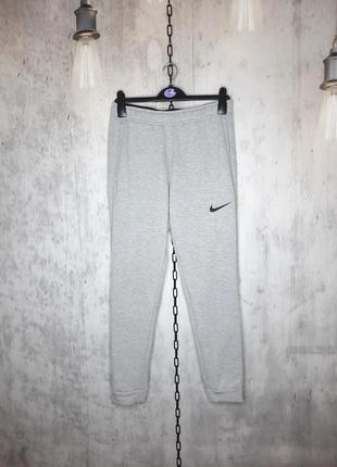 Крутые мужские серые базовые спортивные штаны nike dri-fit1 фото