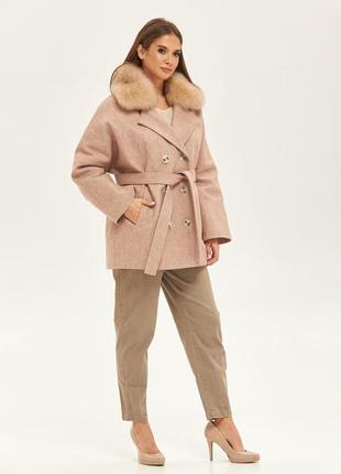 Зимнее брендовое женское короткое пальто с мехом1 фото