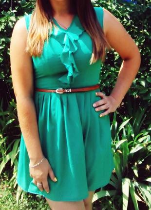 Красиве легке ошатне плаття з вирізом на спині, упоряд. відмінне. розмір 44-46.