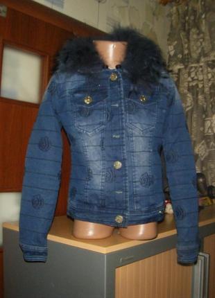Джинсовая курточка на подкладке с меховым воротником на 6-8 лет, размер xs