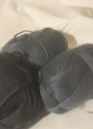 Нитки натуральная шерсть /на теплый шарф или носки