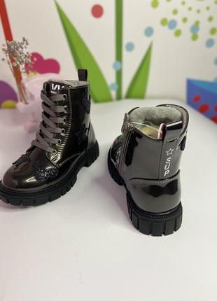 Зимові черевички для дівчинки