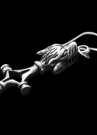 Серьга-крючок крест с головой волка (серебро, 925 проба)2 фото