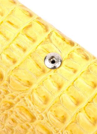 Яркий горизонтальный кошелек из натуральной кожи с тиснением под крокодила karya 21174 желтый3 фото