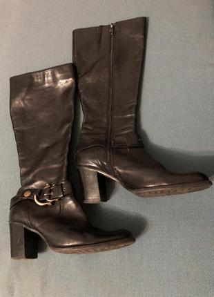 Стильні шкіряні чоботи