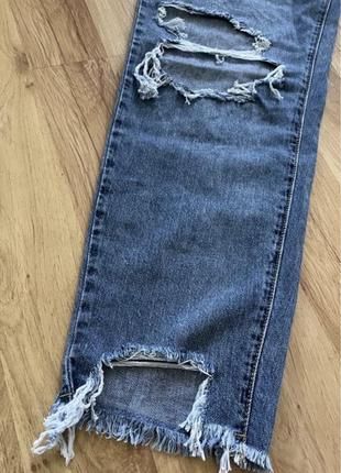 Синие рваные джинсы с разностями мои бойфренды англия !7 фото